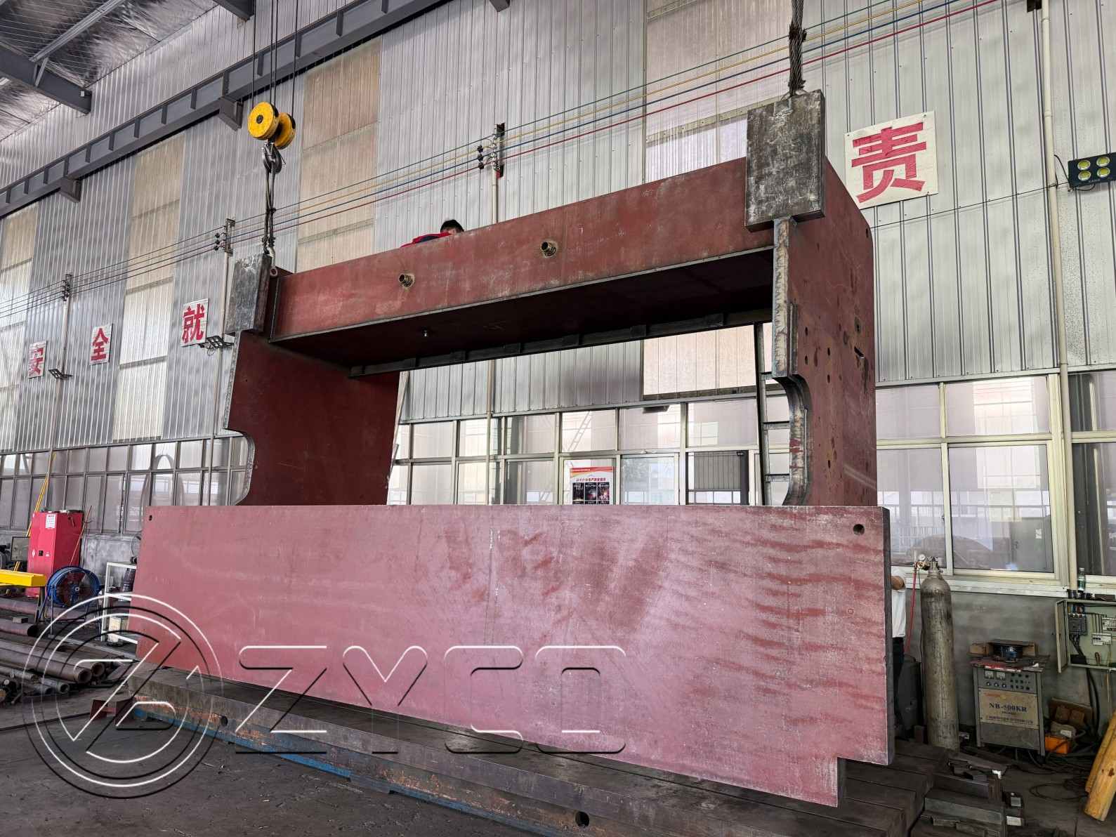 ZYCO strictly controls the welding quality of the press brake frame