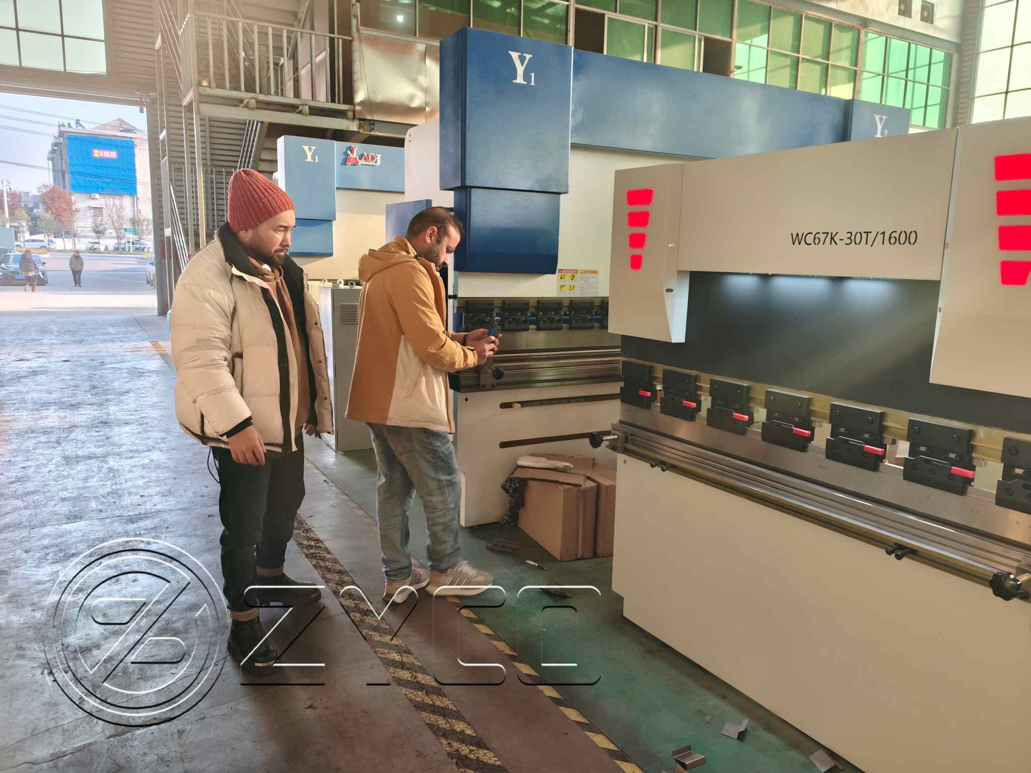 Ordinary hydraulic plate bending machine