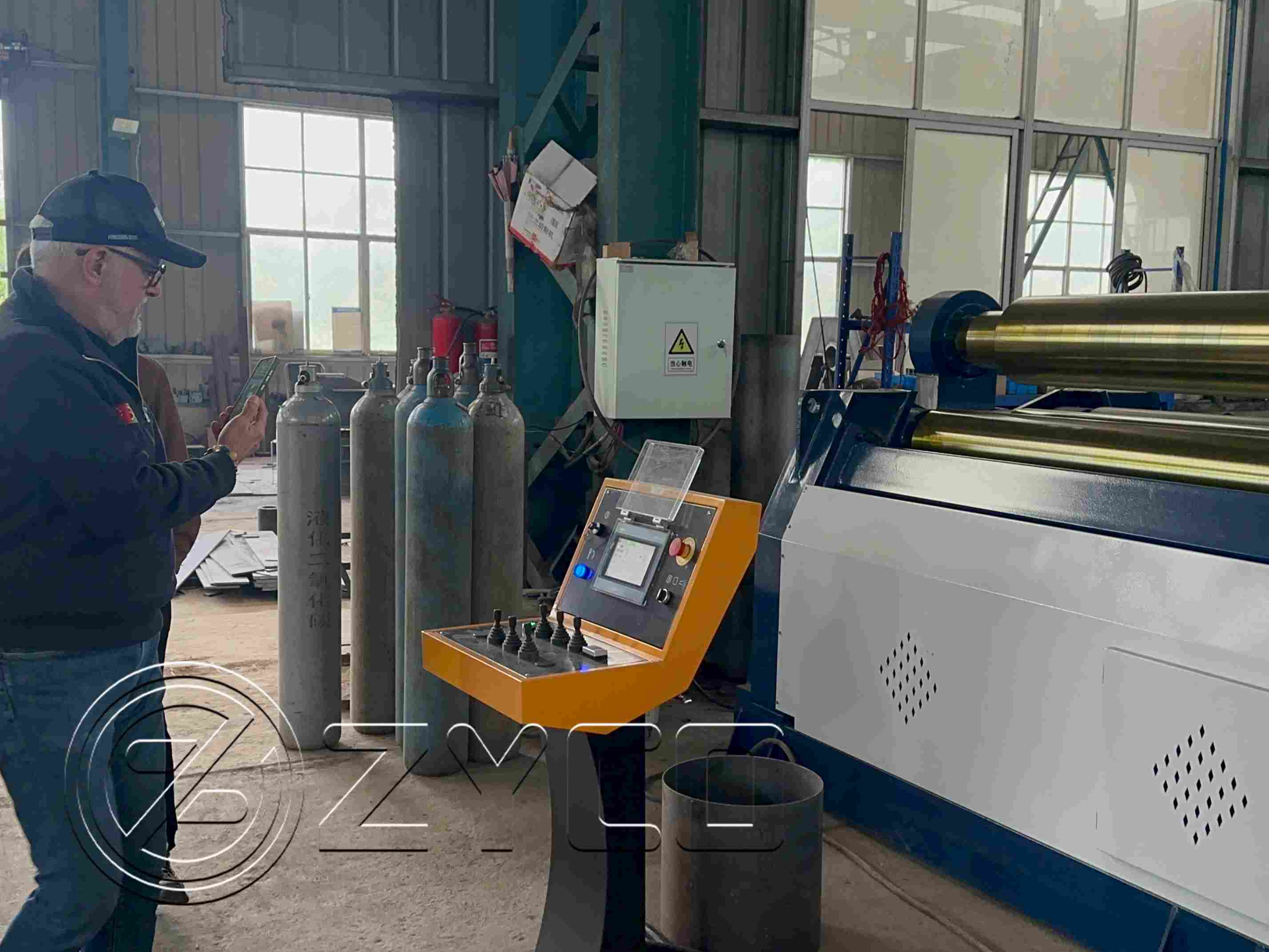 CNC 3-roll plate rolling machine